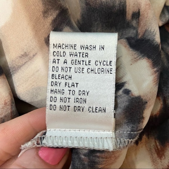 Willi Smith women’s animal print blouse in size medium - Picture 10 of 11